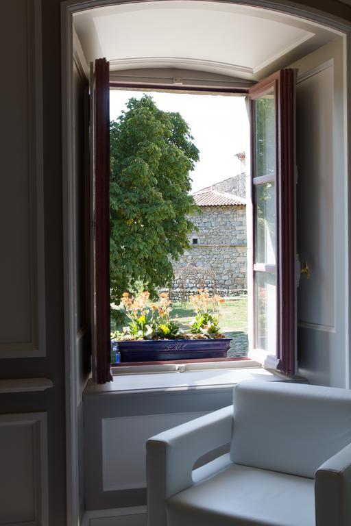 Chateau Du Besset Saint-Romain-de-Lerps Bagian luar foto